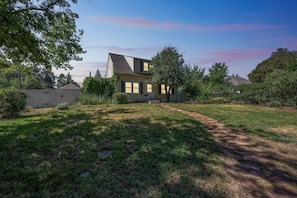 House, 5 Bedrooms | Exterior