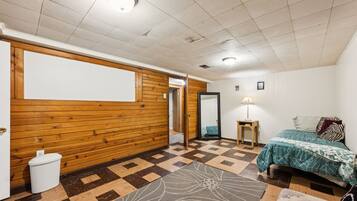 House, 5 Bedrooms | Interior