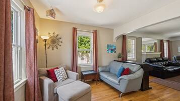 House, 5 Bedrooms | Living area | Smart TV, streaming services