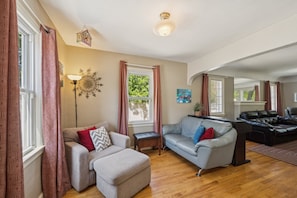 House, 5 Bedrooms | Living area | Smart TV, streaming services