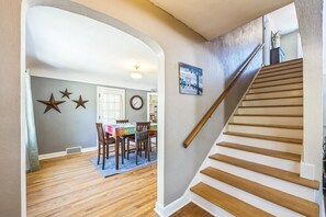 House, 5 Bedrooms | Dining