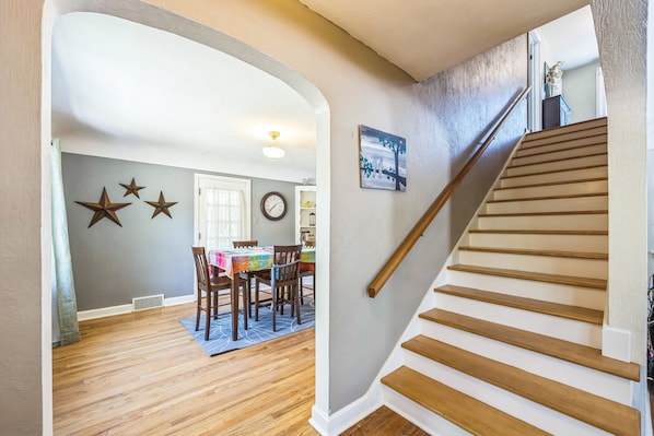 House, 5 Bedrooms | Dining