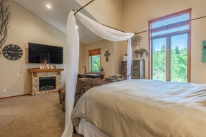 5 bedrooms, desk, free WiFi, bed sheets