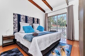 4 bedrooms, iron/ironing board, WiFi