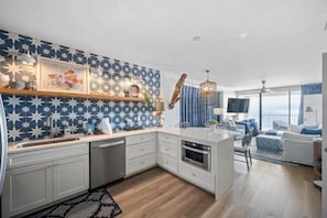 Condo, 3 Bedrooms | Interior