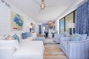 Condo, 3 quartos | Área de estar