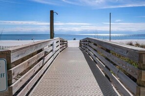 Condo, 3 quartos | Praia