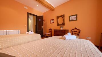 3 bedrooms, bed sheets