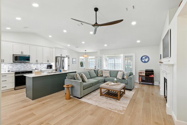 House, 3 Bedrooms | Living area | Smart TV, streaming services - Sunny 3BR w/Hot Tub & Game Room Home (Gulf Breeze)