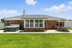 House, 3 Bedrooms | Outdoor dining - Sunny 3BR w/Hot Tub & Game Room Home (Gulf Breeze)