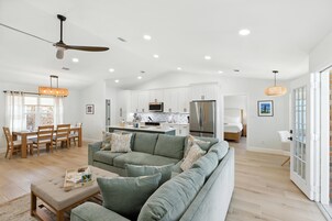 House, 3 Bedrooms | Living area | Smart TV, streaming services