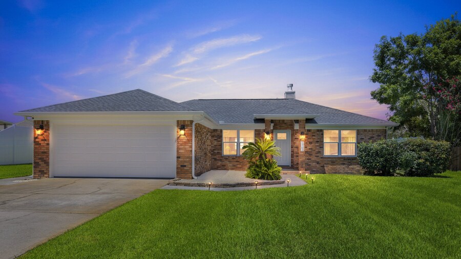 Sunny 3BR w/Hot Tub & Game Room Home