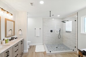 House, 3 Bedrooms | Bathroom | Towels, shampoo