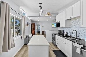 House, 3 Bedrooms | Private kitchen | Fridge, oven, coffee/tea maker, toaster