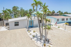 Exterior - 185 Hibiscus Hideaway: 3br Home On Fmb! 3 Bedroom Home (Fort Myers Beach)