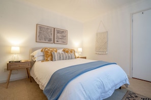 2 bedrooms, individually decorated, individually furnished, free WiFi - Flat 17, The Stones (St Ives)