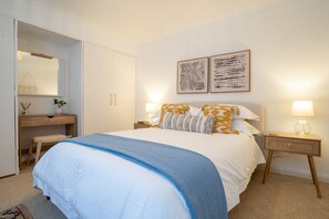 2 kamar tidur dan didekorasi berbeda-beda