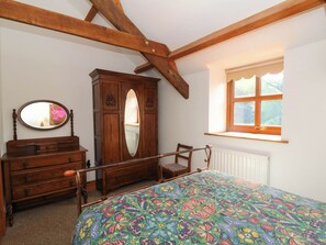 3 bedrooms, individually decorated, individually furnished - Y Bwthyn (Llandysul)