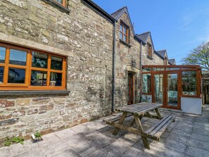 Outdoor dining - Y Bwthyn (Llandysul)