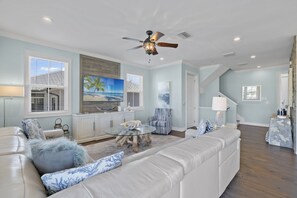 House, 5 Bedrooms | Living area