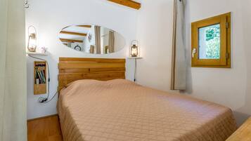 2 bedrooms, iron/ironing board