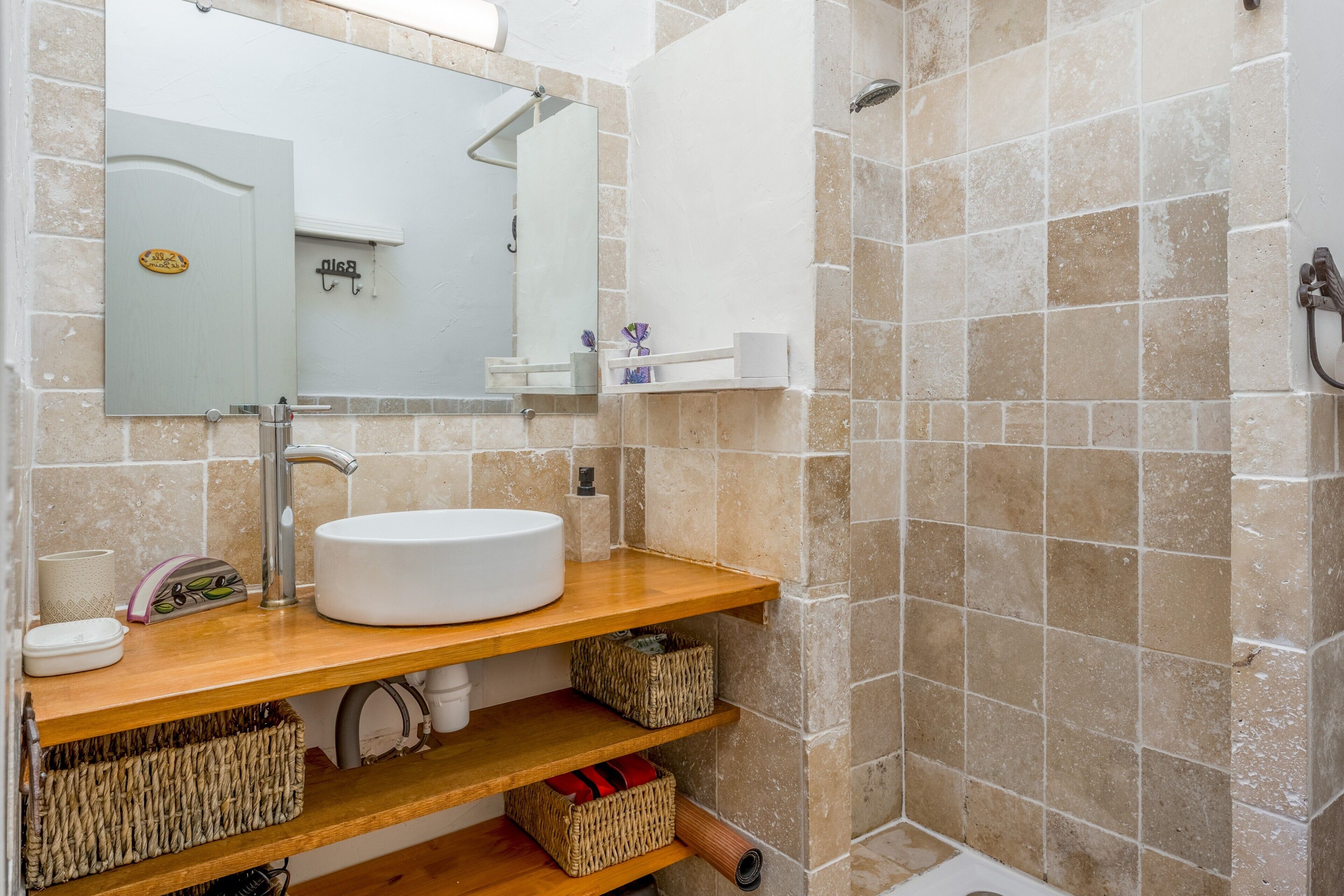 Dusche, kostenlose Toilettenartikel, Haartrockner