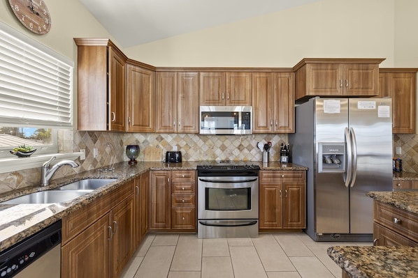 Maison, 3 chambres | Cuisine privée | Réfrigérateur, four, cafetière/bouilloire, grille-pain