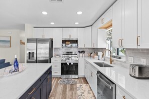 Private kitchen - 197 Beach Daze: 3br Pool Home, W/ Deeded Beach Access! 3 Bedroom Home (Fort Myers Beach)