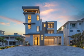 House, 6 Bedrooms | Exterior