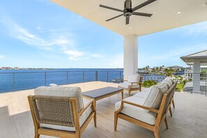 Rumah, 6 kamar tidur | Teras/patio