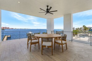 Casa, 6 habitaciones | Restaurante al aire libre