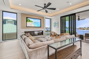 Rumah, 6 kamar tidur | Area keluarga | Smart TV