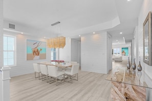 House, 5 Bedrooms | Dining