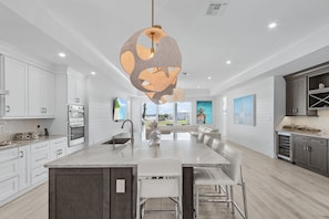 House, 5 Bedrooms | Private kitchen | Fridge, oven, coffee/tea maker, toaster