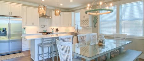 House, 5 Bedrooms | Dining