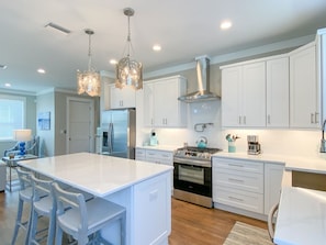 House, 5 Bedrooms | Private kitchen | Fridge, oven, coffee/tea maker, toaster - 135 Island Escape: 5br Home W/ Pool And Spa! 5 Bedroom Home (Fort Myers Beach)