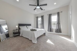 3 habitaciones, escritorio, wifi y ropa de cama