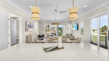 House, 5 Bedrooms | Interior