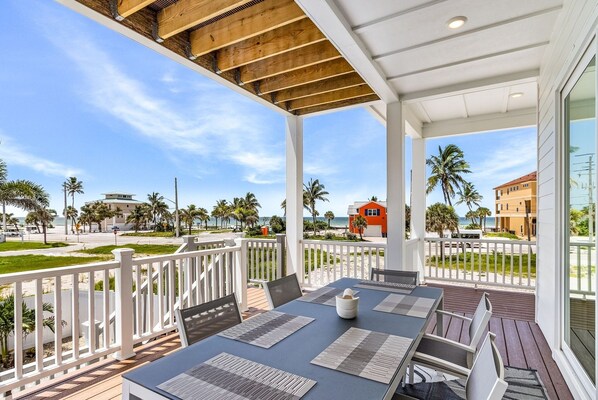 House, 5 Bedrooms | Outdoor dining