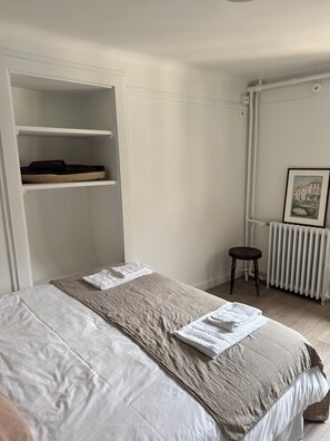 Double Room, Courtyard View | Free WiFi - Chez Jacques-Louis (Cosne-Cours-sur-Loire)