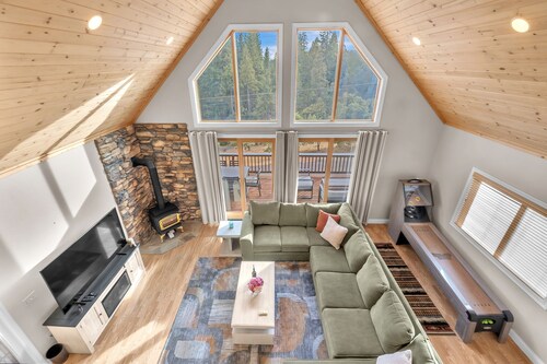 Prasad Retreat - Sunny Home W/ Deck & Air Hockey 3 Bedroom Home by Bear Valley Vacation Rentals