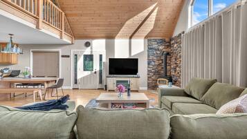 House, 3 Bedrooms | Living area | Smart TV, streaming services