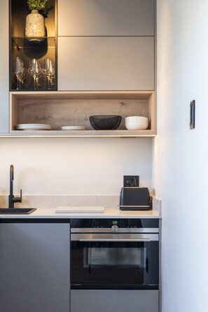 Microwave, oven, stovetop, coffee/tea maker
