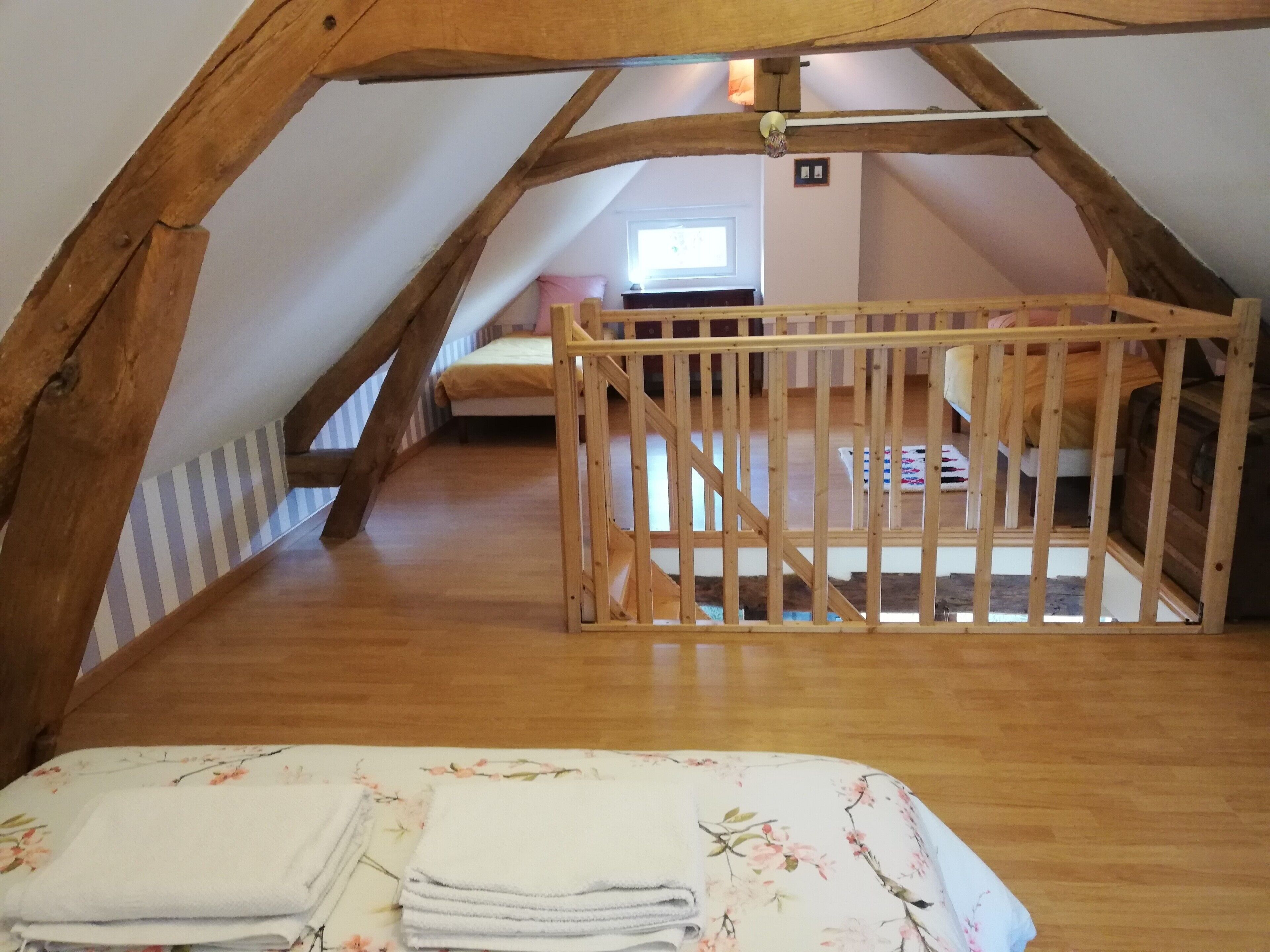 1 habitación, tabla de planchar con plancha, wifi y ropa de cama 