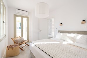 2 bedrooms, desk, iron/ironing board, travel crib