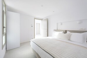 2 bedrooms, desk, iron/ironing board, travel cot