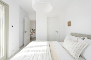 2 bedrooms, desk, iron/ironing board, travel crib