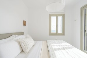 2 bedrooms, desk, iron/ironing board, travel crib