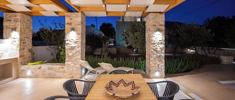 Outdoor dining