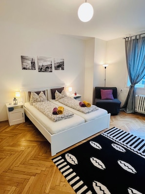 Bügeleisen/Bügelbrett, Reisekinderbett, kostenloses WLAN, Bettwäsche